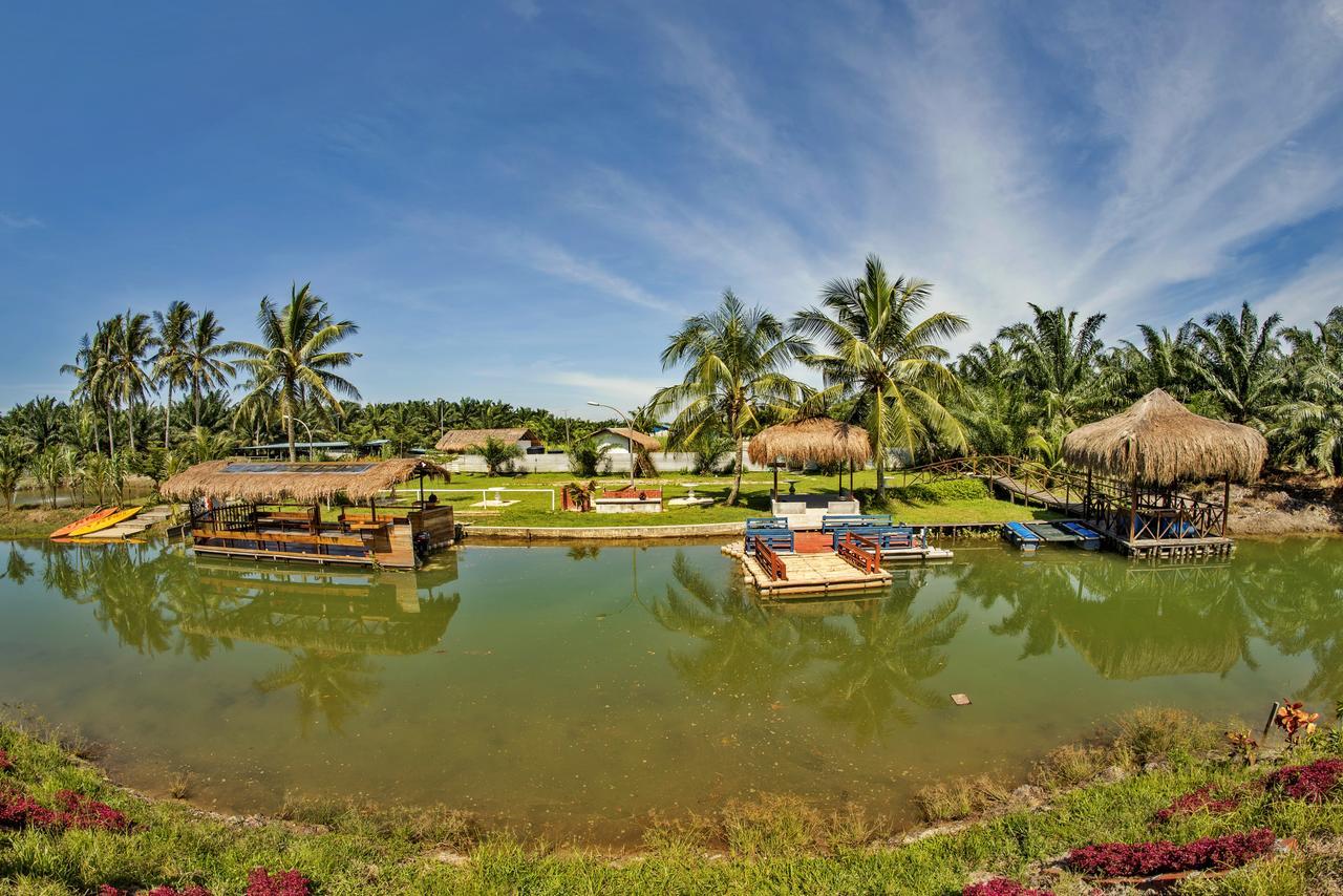 Sinar Eco Resort Kampong Bukit Panjang Exterior foto